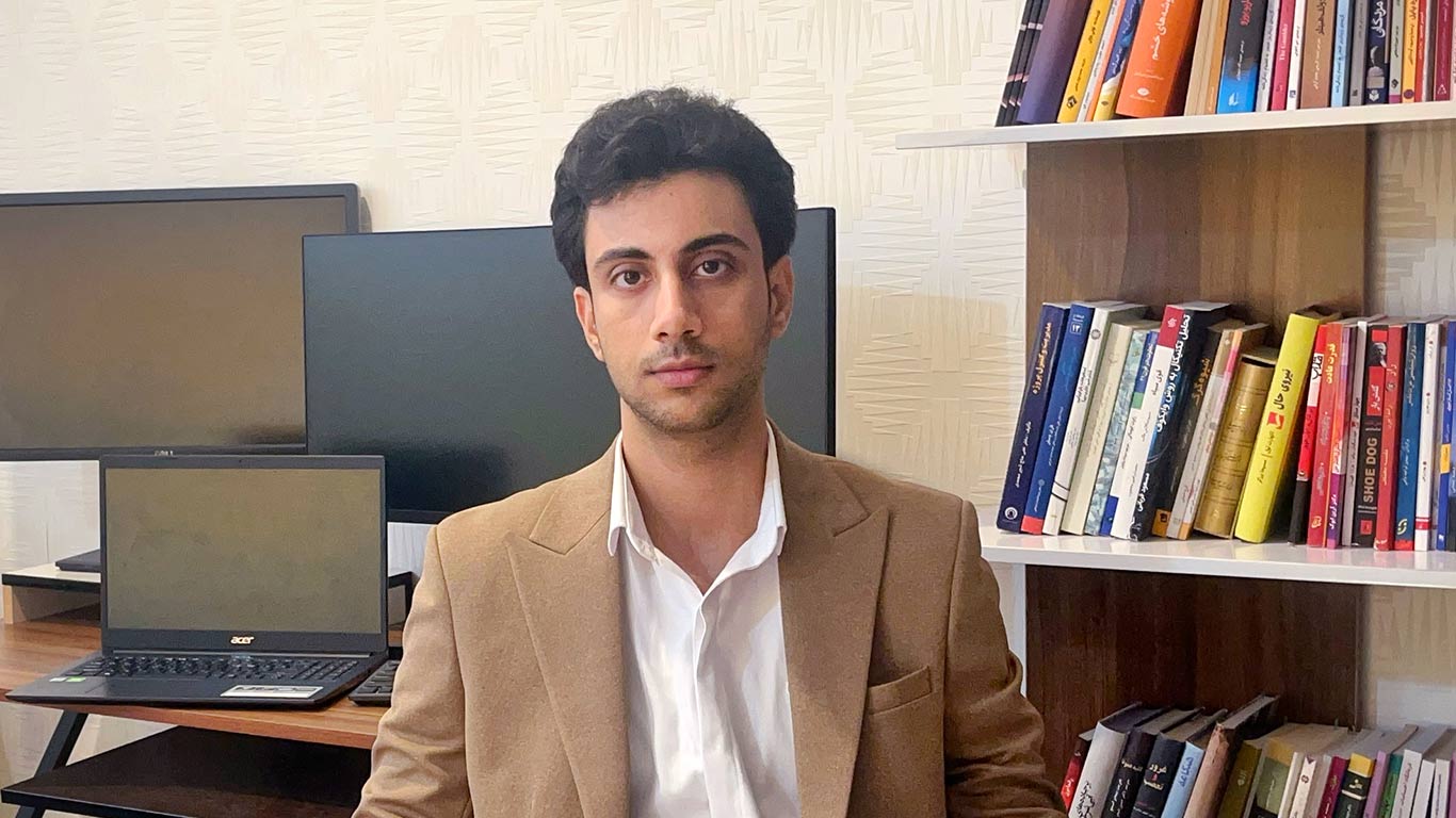 چگونه فقط با یک کتاب، تمام نکات دروس را داشته باشیم؟ 5 حامد حسینیان مدیر مجموعه آموزشی حرفه ای یا